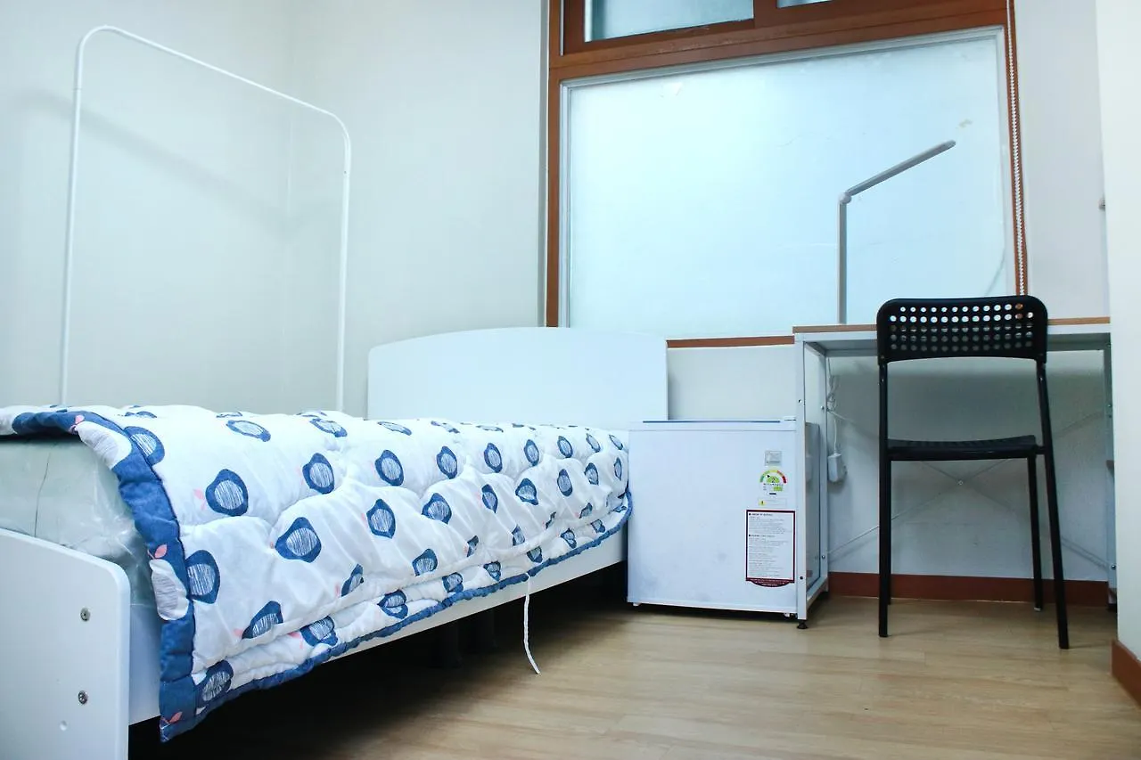 Stayforu Hongdae Seoul Bed & Breakfast